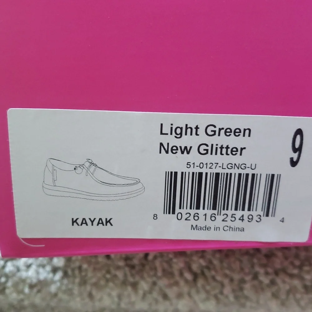 Light green glitter kayaks NIB Size 9 only Corkys
